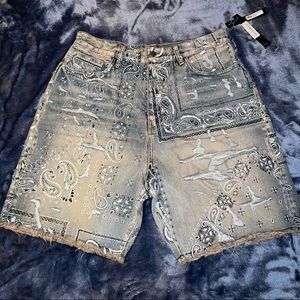 AMIRI
bandana-print denim shorts